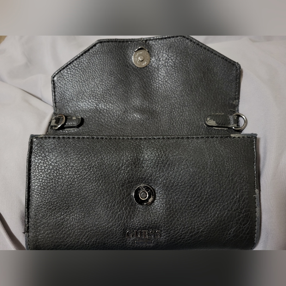 Guess Wallet - Picture 3 of 5